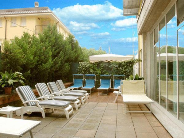 Hotel Ferrari Салсомаджоре Терме Екстериор снимка