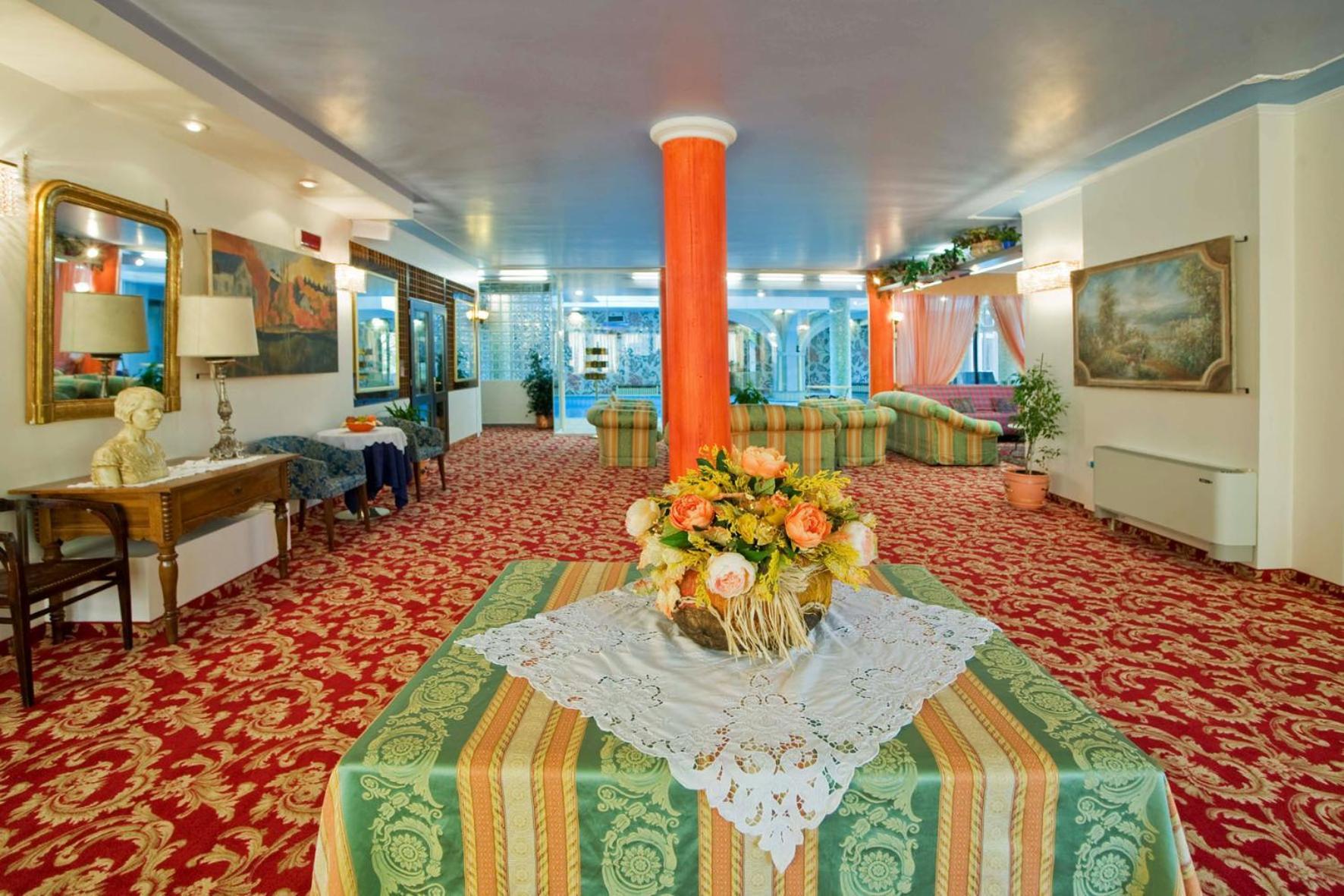 Hotel Ferrari Салсомаджоре Терме Екстериор снимка