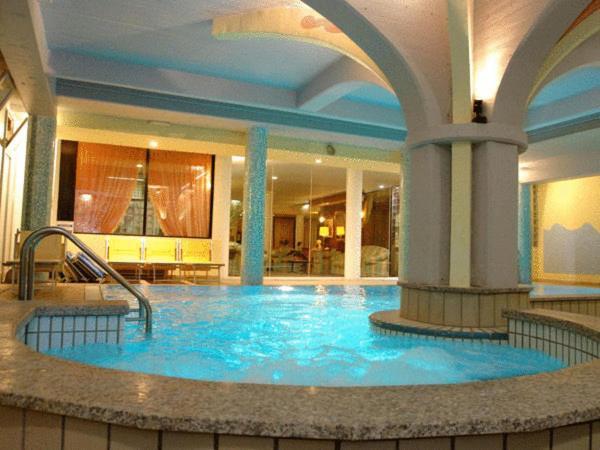 Hotel Ferrari Салсомаджоре Терме Екстериор снимка
