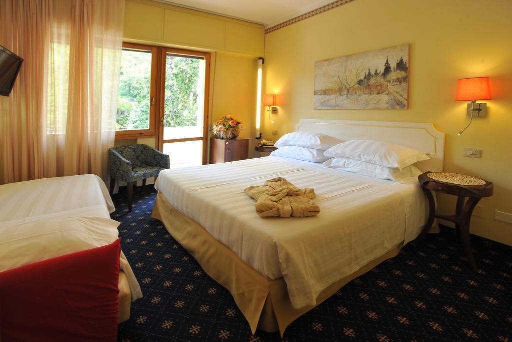 Hotel Ferrari Салсомаджоре Терме Екстериор снимка