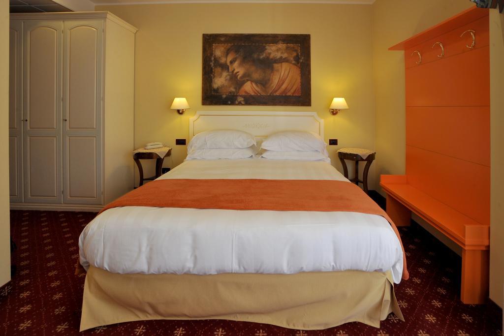 Hotel Ferrari Салсомаджоре Терме Екстериор снимка