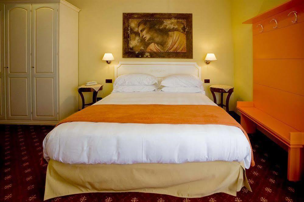 Hotel Ferrari Салсомаджоре Терме Екстериор снимка