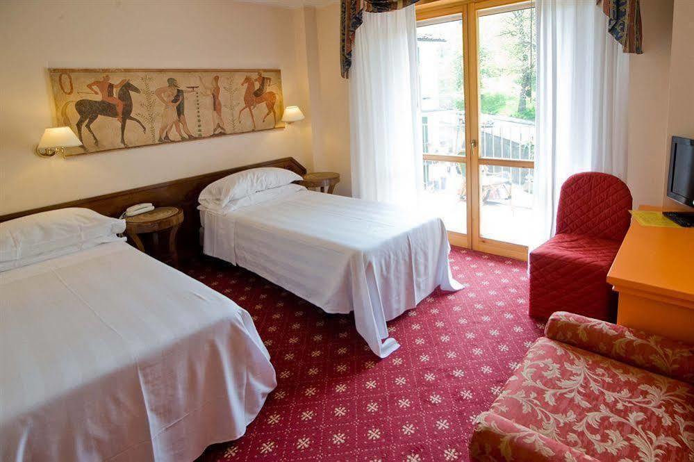 Hotel Ferrari Салсомаджоре Терме Екстериор снимка