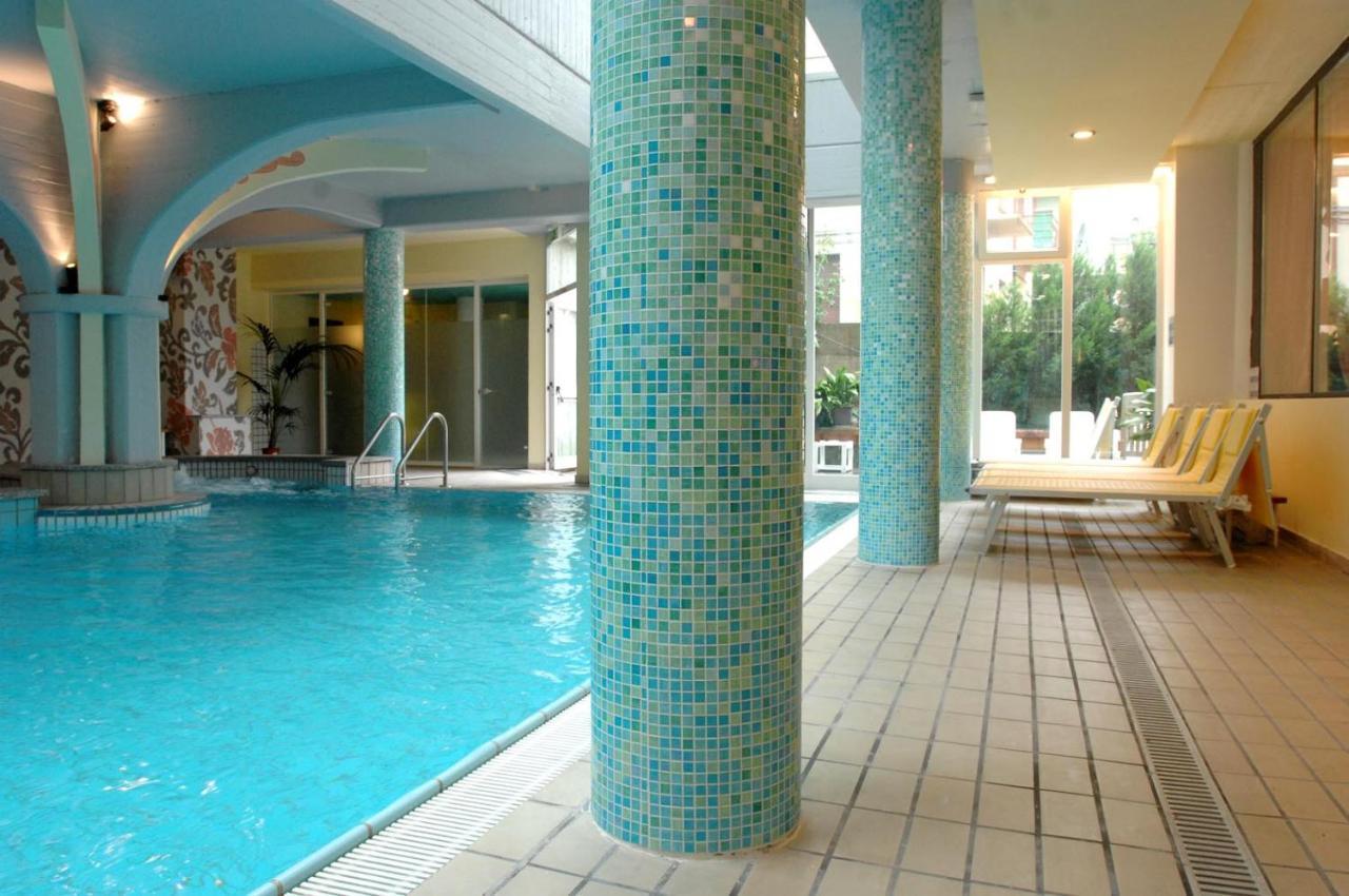 Hotel Ferrari Салсомаджоре Терме Екстериор снимка