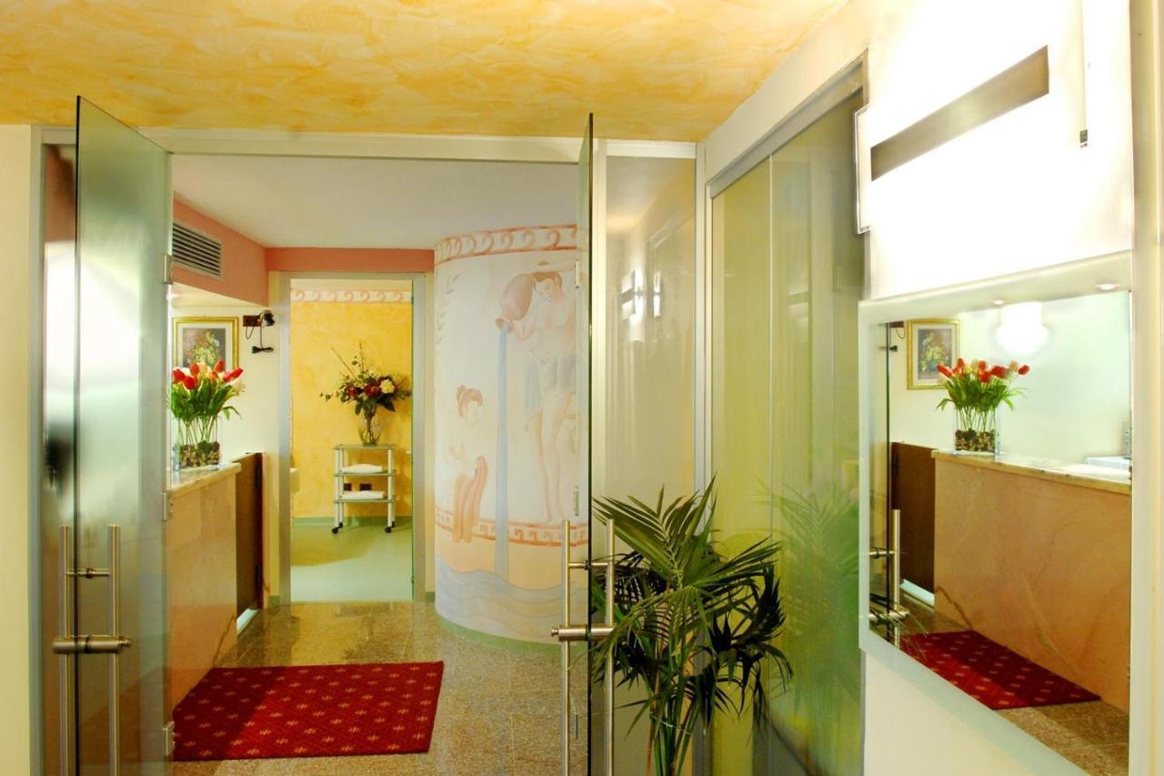 Hotel Ferrari Салсомаджоре Терме Екстериор снимка